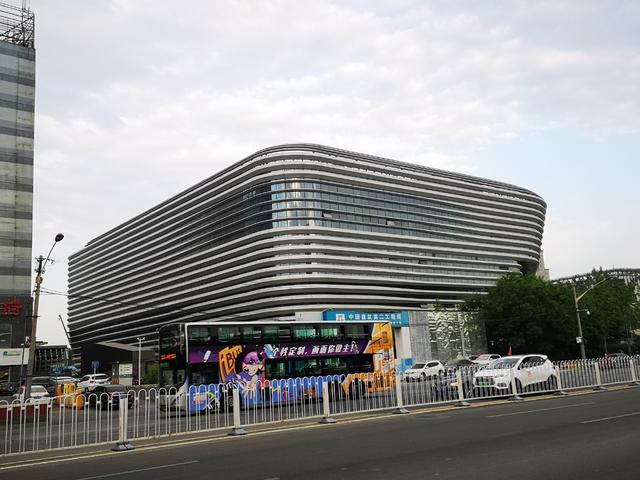 “冰坛”今天竣工，为今年首个竣工的北京冬奥会新建场馆